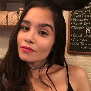 Meet your Posher, Daniela